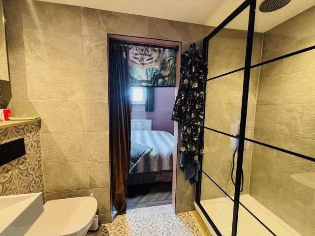 5 bed house for sale