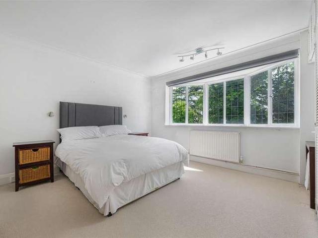 5 bed house for sale