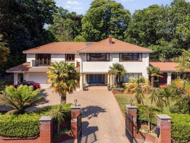 5 bed house for sale