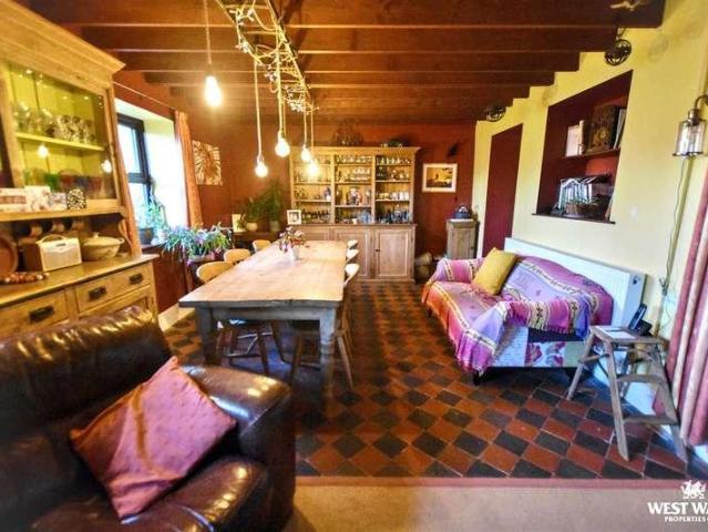 5 bed house for sale