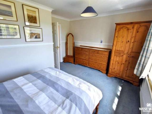 5 bed house for sale