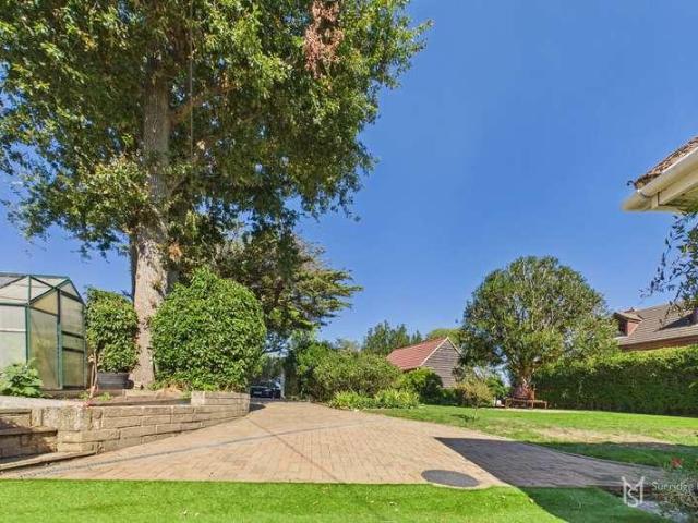 5 bed house for sale