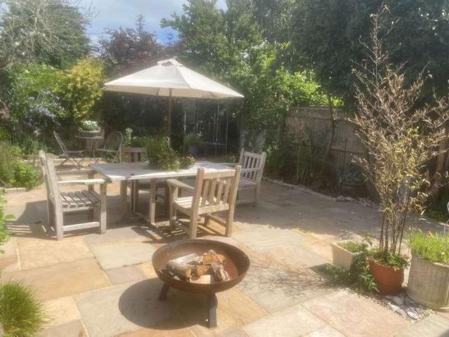 5 bed house for sale