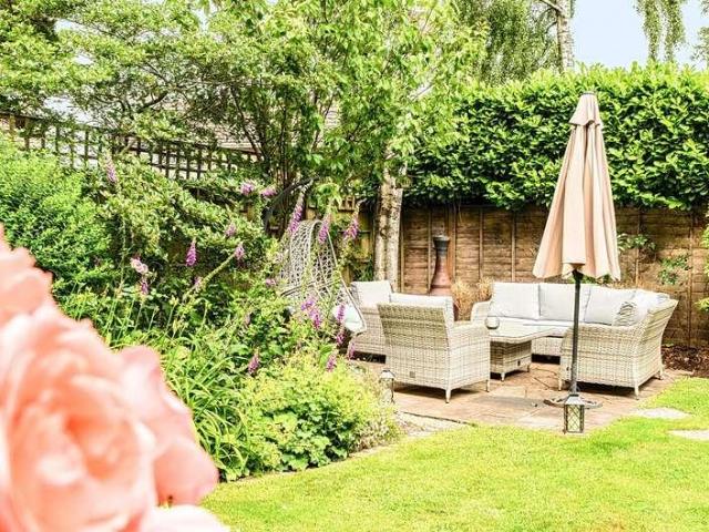 5 bed house for sale