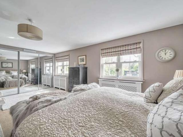 5 bed house for sale