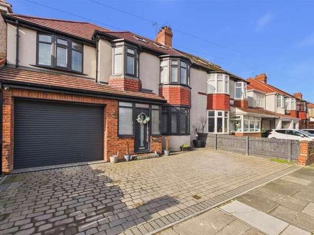 5 bed house for sale