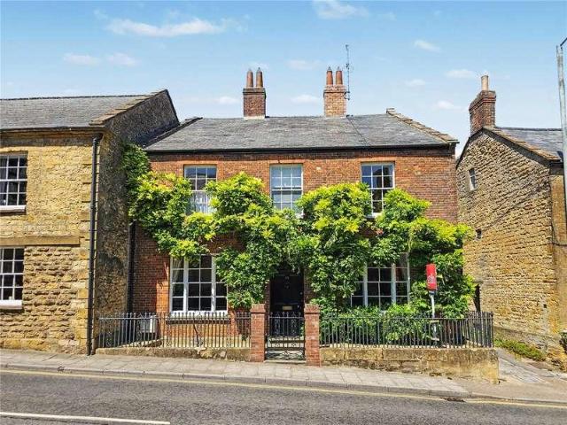 5 bed house for sale