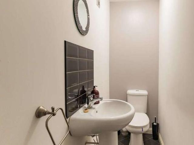 5 bed house for sale