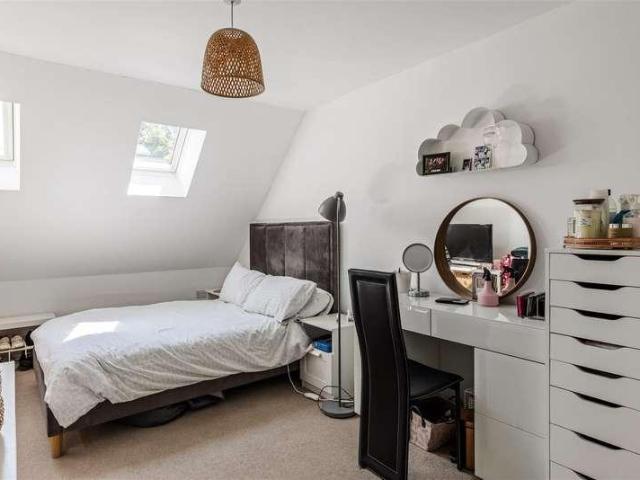 5 bed house for sale