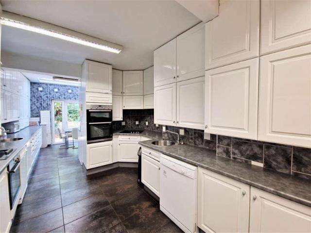 5 bed house for sale
