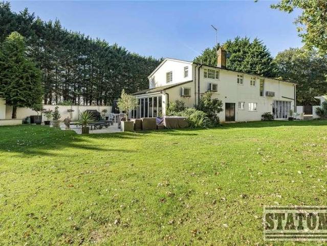 5 bed house for sale