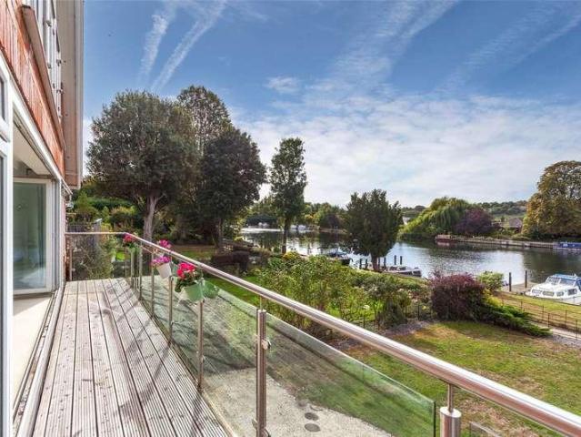 5 bed house for sale