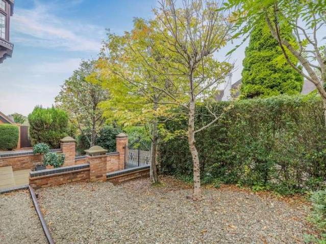 5 bed house for sale