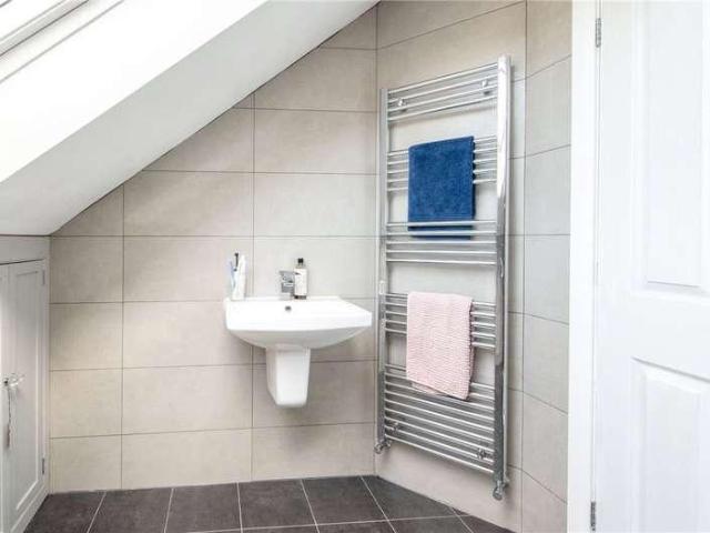 5 bed house for sale