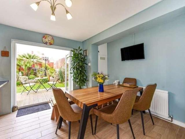 5 bed house for sale
