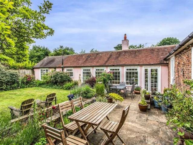 5 bed house for sale