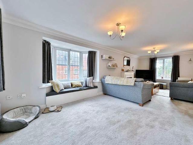 5 bed house for sale