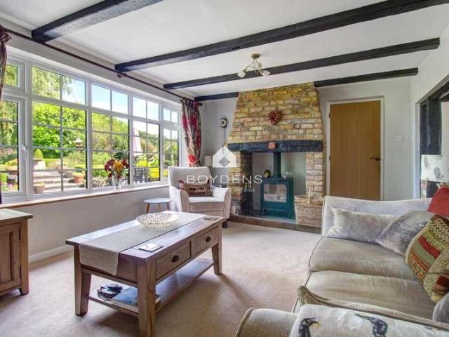 5 bed house for sale
