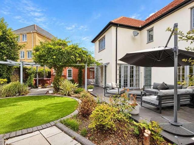 5 bed house for sale