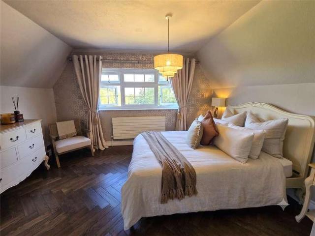 5 bed house for sale