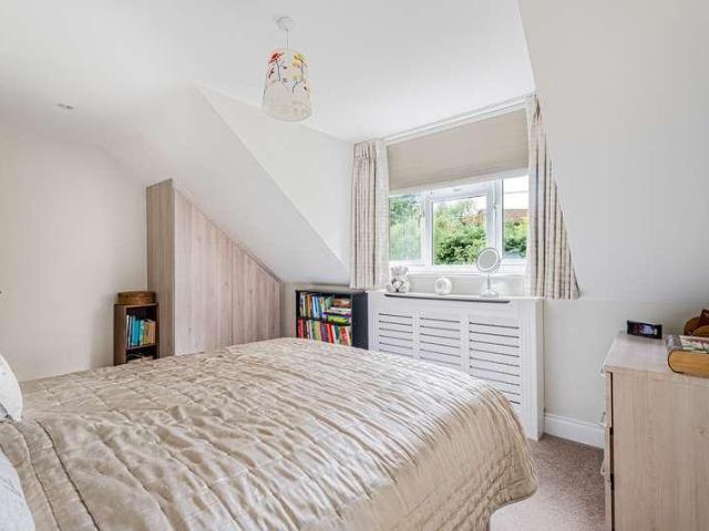 5 bed house for sale