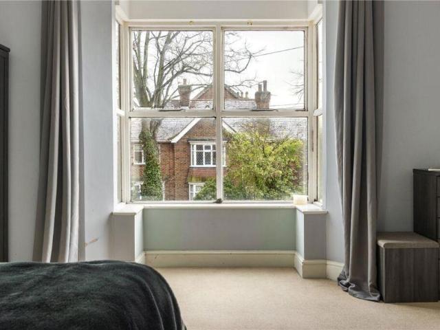5 bed house for sale