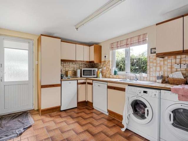 5 bed house for sale
