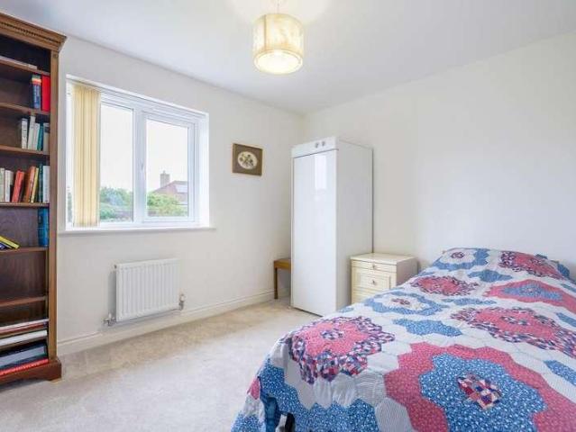 5 bed house for sale