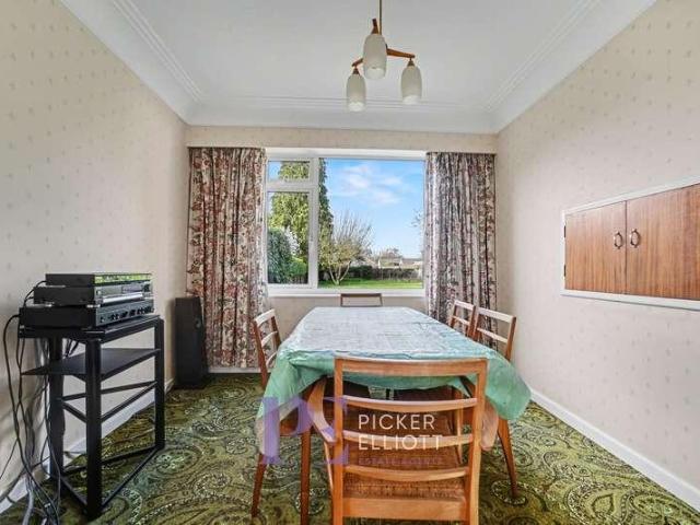 5 bed house for sale