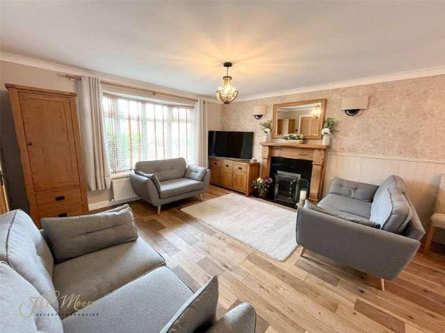 5 bed house for sale