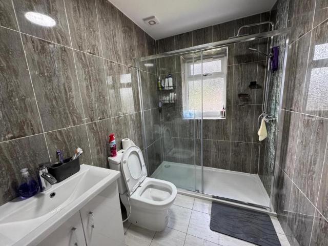 5 bed house for sale