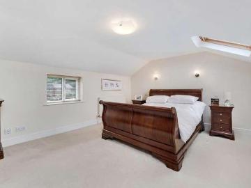 5 bed house for sale