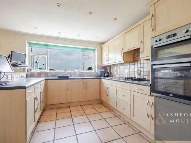 5 bed house for sale