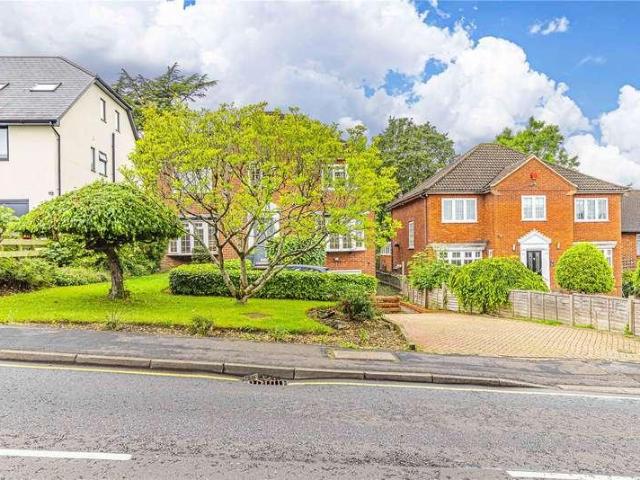 5 bed house for sale