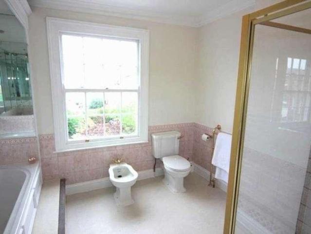 5 bed house for sale