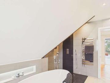 5 bed house for sale