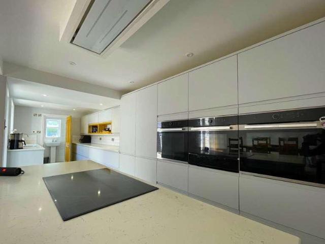 5 bed house for sale