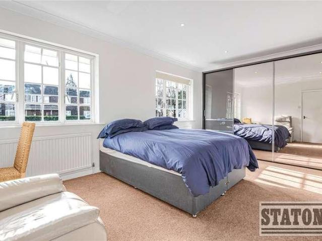 5 bed house for sale