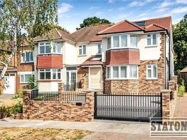 5 bed house for sale