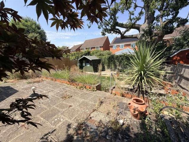 5 bed house for sale