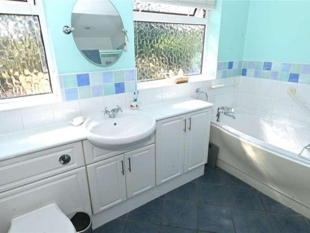5 bed house for sale