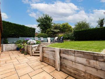 5 bed house for sale