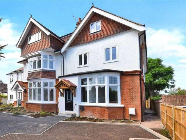 5 bed house for sale