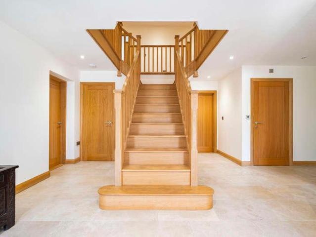 5 bed house for sale