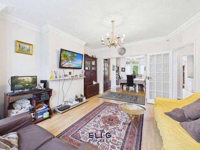 5 bed house for sale