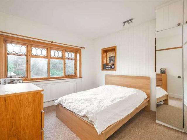 5 bed house for sale