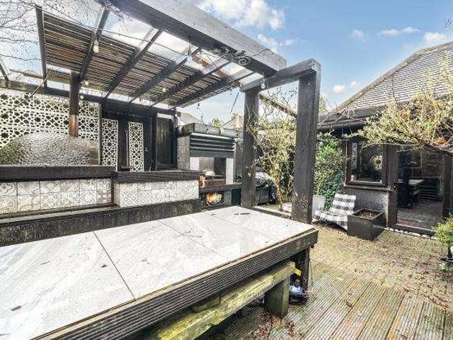 5 bed house for sale