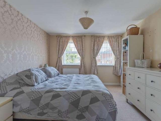 5 bed house for sale