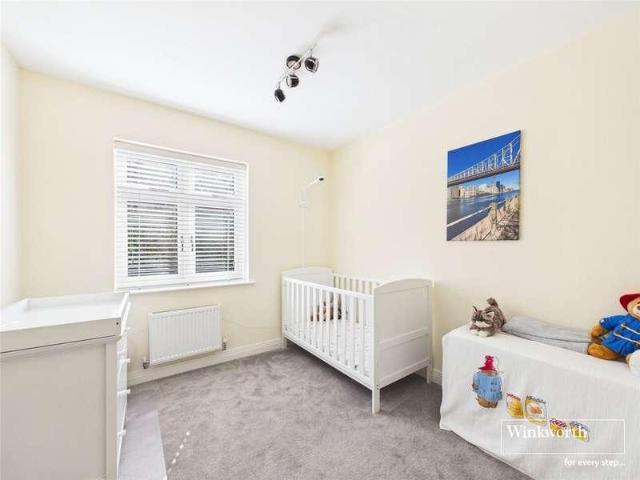 5 bed house for sale