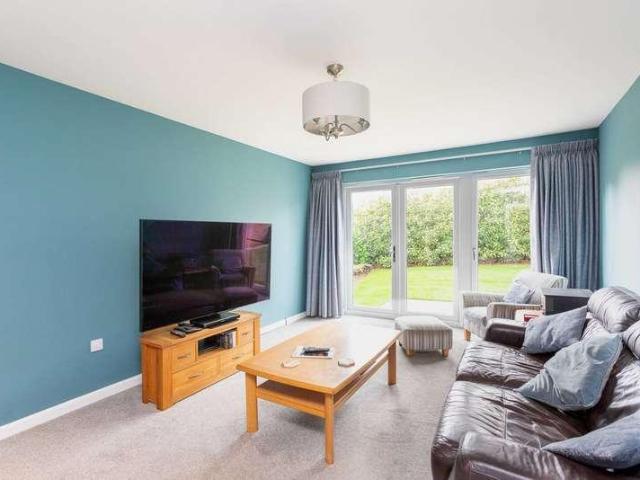 5 bed house for sale